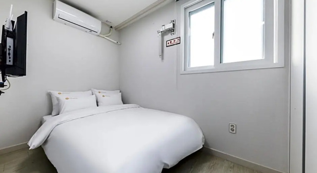 Standardowy dwuosobowy pokój JS Hotel