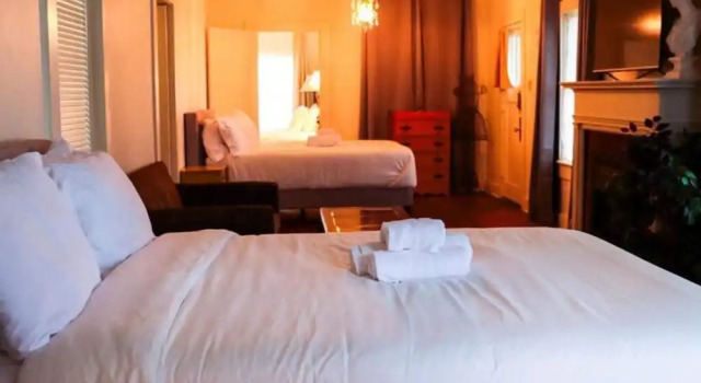 Spacious Corporate Lodging in Downtown Lafayette, Забронировать Дом для отпуска Виллы Лафайетт, рядом с J W James Park, Вилла