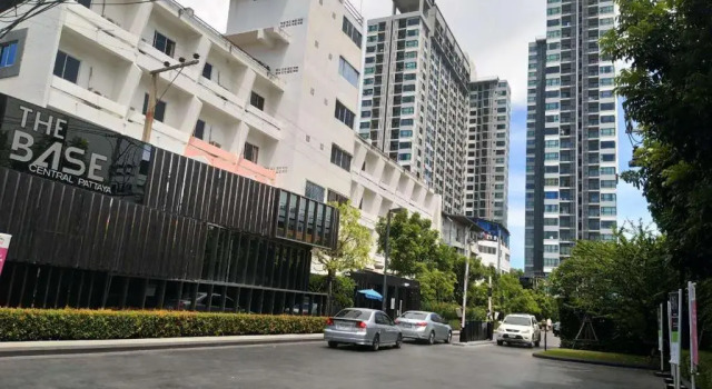 Люкс с 2 комнатами The base in pattaya condo