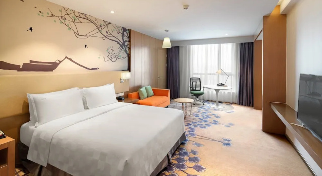 Шестиместный номер Standard с балконом Holiday Inn Chengdu High-Tech Center by IHG