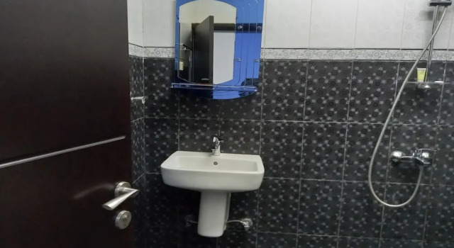 OYO 1175 Trung Mai Hotel, Забронировать Отель Отели Танбинь с парковкой, Парковка