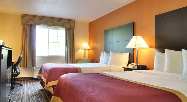 Baymont Inn & Suites Muskegon