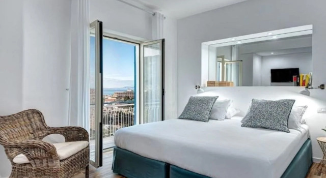 Sorrento Lux Suites - Blue