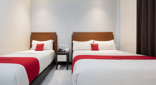 Люкс RedDoorz Plus @ UNO Jalan Merak Samarinda