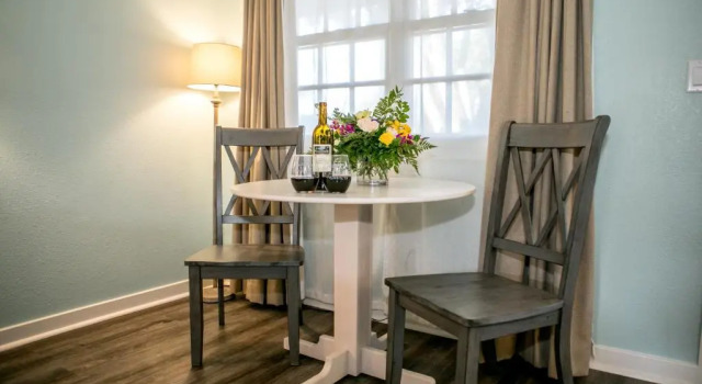 Четырёхместный номер Standard Sea Otter Inn