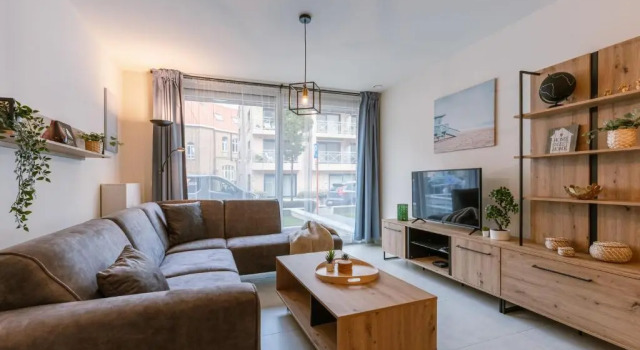 Апартаменты Bright Apartment Only 5 Minutes From the Beach