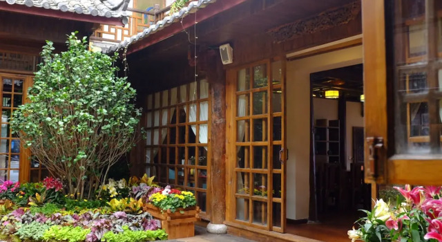 Springs Inn, Забронировать Отель Лицзян Юньнань, рядом с Улица Сквер-стрит Древнего города Даянь