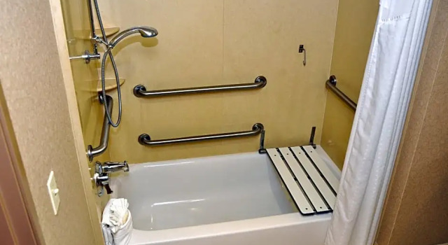 Четырёхместный номер Standard Holiday Inn & Suites Oakland - Airport by IHG