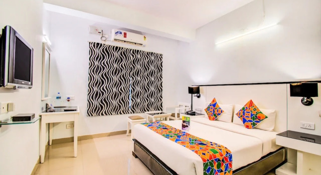 Номер Premium FabHotel 29th Church Inn