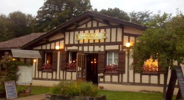 Bungalow de 3 chambres avec piscine partagee sauna et jardin a Saint Julien en Born C, Забронировать Отель Отели Côte landaise с бассейном, Бассейн