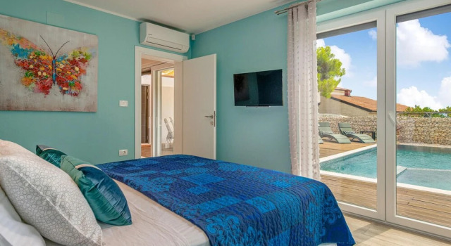 Nice Home in Medulin with Outdoor Swimming Pool, Hot Tub & 4 Bedrooms
