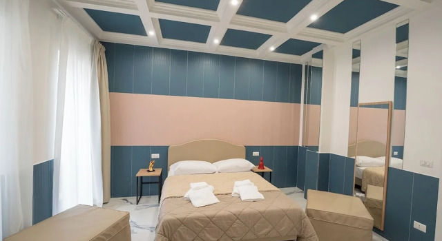 Четырёхместный номер Deluxe с балконом и с видом на внутренний двор Medina H. Napoli Centro, by ClaPa Group