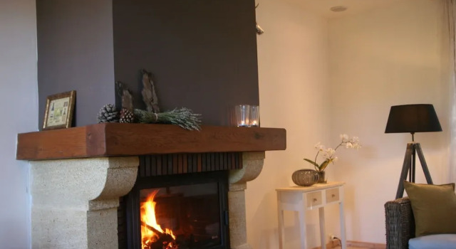 Detached and Tasteful Holiday Home on a Wooded Plot Near the Vineyards, Забронировать Отель Рошегуд Drôme Provençale