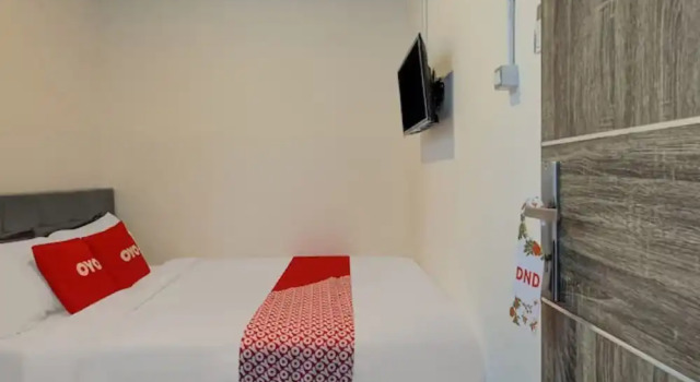 Sukomanunggal Inn by OYO Rooms