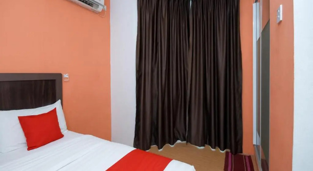 OYO 1111 Harmony Stay, Rezerwuj Hotel Hotele w Sarawak z parkingiem, Parking