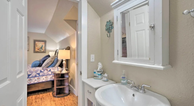 Коттедж c 1 комнатой Creekside Home w/ Patio, Walk to Manitou Incline!