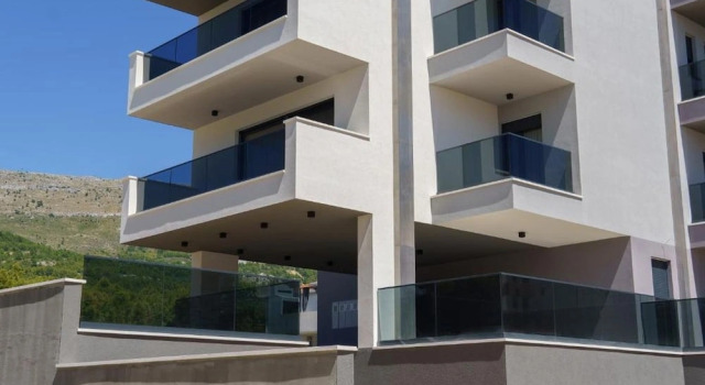 Villa BILA, Забронировать Апартаменты/квартира Подстрана Окрестности Сплита, рядом с Частный Пляж «Апартментс Лавица Бич Думичич»
