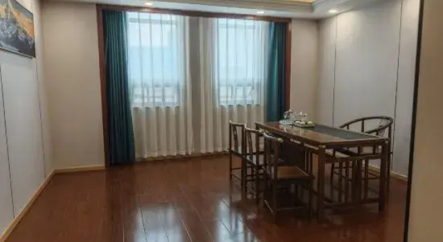 Семейный люкс Vienna Hotel