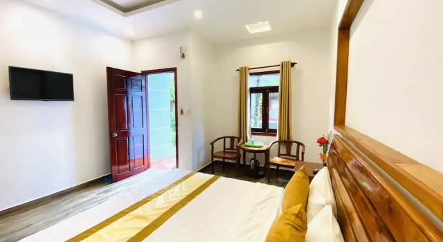 Двухместный номер Standard с балконом и с видом на сад Dong Xuan Hong Hotel