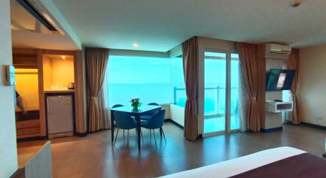 Номер Executive с балконом и рядом с пляжем Saisawan Beach Luxury Hotel
