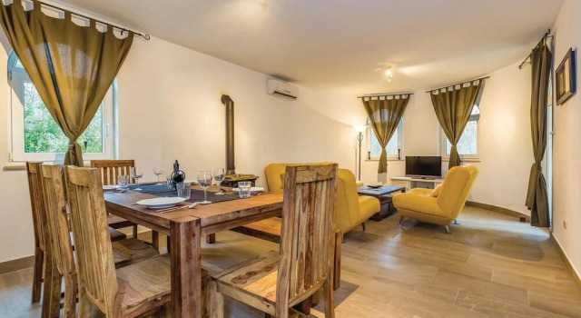 Beautiful Home in Barusici With Wifi and 3 Bedrooms, Забронировать Отель Отели Вантачичи с бассейном, Бассейн