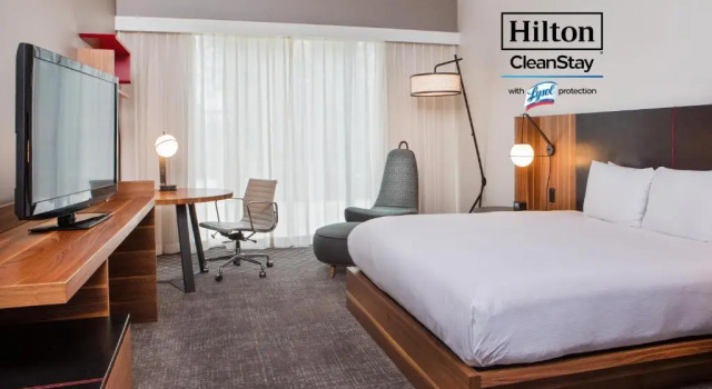 Двухместный номер с балконом DoubleTree by Hilton Atlanta Windy Hill Ballpark