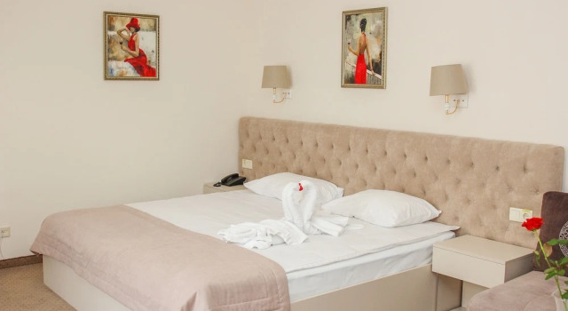 Hotel 52, Забронировать Отель Отели Одессы с завтраком, рядом с Дерибасовская улица, Завтраки
