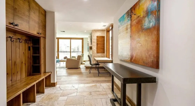 Luxe 4 Bedroom Beaver Creek Lodge Condo With ski in, ski out Access, Забронировать Отель Отели Бивер-Крик 3 звезды, рядом с Центр исполнительских видов искусства Vilar, 3*