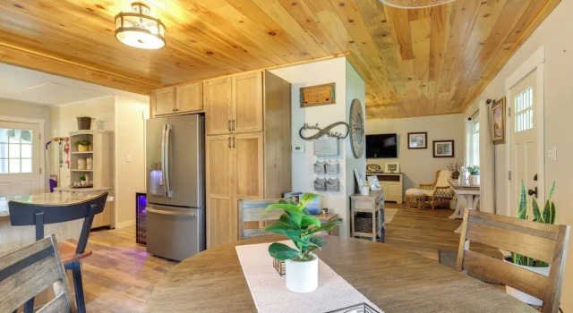 Коттедж Waterfront Haven w/ Boat Dock! Fort Ann Retreat