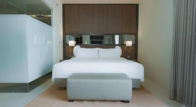 Suite Whiz Luxe Hotel Spazio Surabaya