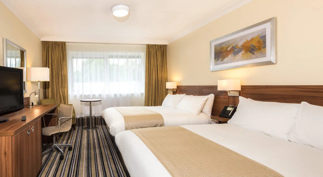 Четырёхместный номер Standard Holiday Inn Warrington by IHG