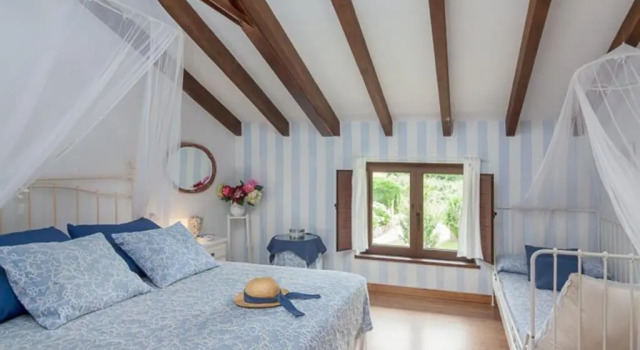 House with 3 bedrooms in Cantabria with wonderful lake view enclosed garden and WiFi 11 km from the beach, Buchen Sie Hotel Riotuerto Kantabrien