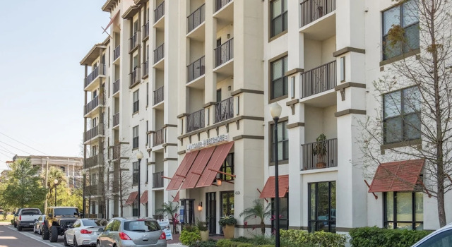 Gorgeous Apartments near Int'l Plaza