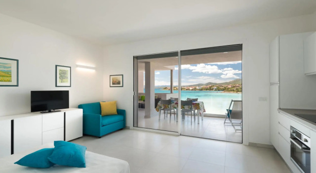 Large room of 40ms with a double bed, an armchair-bed, kitchenette, a bathroom and a private parking-AIRONI 8 MONO