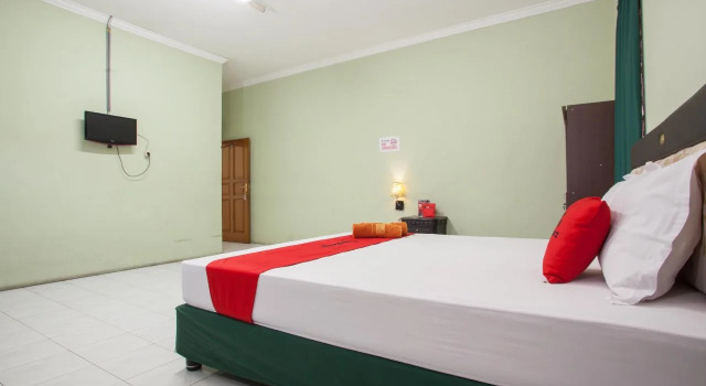 Shafira Guesthouse by Reddoorz