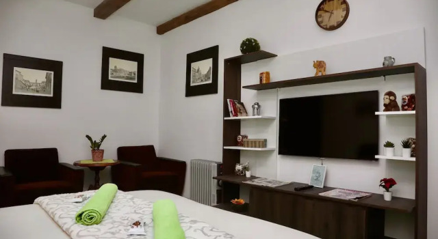 King of Dorcol, Buchen Sie Hotel Zemun 