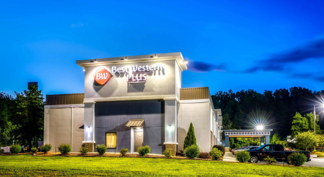 Best Western Plus Yadkin Valley Inn & Suites, Buchen Sie Hotel Jonesville North Carolina