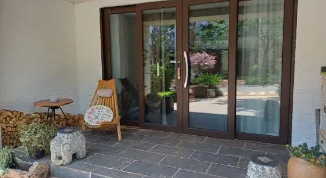 Colorful Yunnan Paradise Yueshu Homestay, Rezerwuj Hotel Hotele w Kunming z parkingiem, Parking