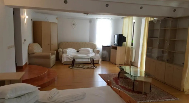 Vila Alunis, Rezerwuj Pensjonat Hotele w Busteni z basenem, Basen