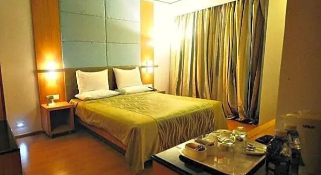Srinivas Saffron Hotel, Prenota Hotel Malpe Karnataka
