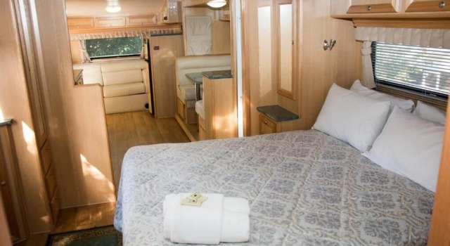 Longford Riverside Caravan Park, Book Hotel Longford 