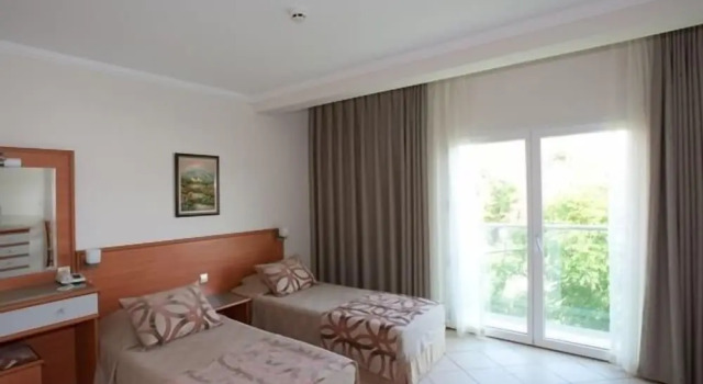 Номер Standard Royal Palm Beach Hotel