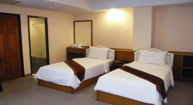 Номер Standard с балконом Grand Leo Hotel