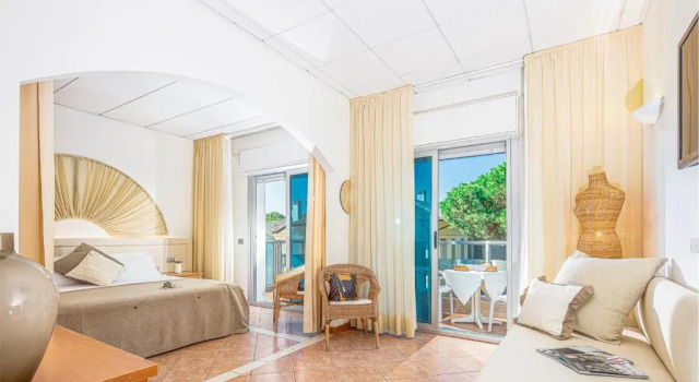 Полулюкс Hotel Rex