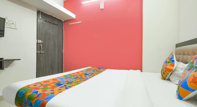 Fabexpress Royal Palace Inn