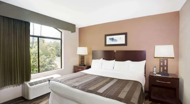 Двухместный люкс Deluxe Wingate by Wyndham Raleigh Durham / Airport