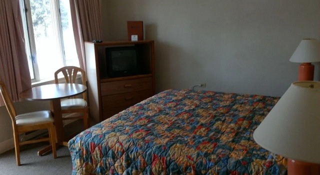 Spruceglen Inn, Varaa Hotelli Hotellit Minnesota pysäköinnillä, Pysäköinti