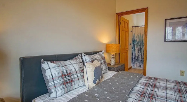 Top Property on Snowshoe Mountain North Westridge 32 is as Magnificent as its Western Views!, Забронировать Дом для отпуска Отели Сноушу с парковкой, рядом с Лыжный подъемник Soaring Eagle Express, Парковка