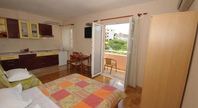 Студия с балконом Apartments Belas
