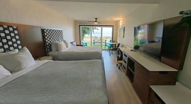 Четырёхместный номер Standard с видом на океан Sea Edge Beachside Hotel